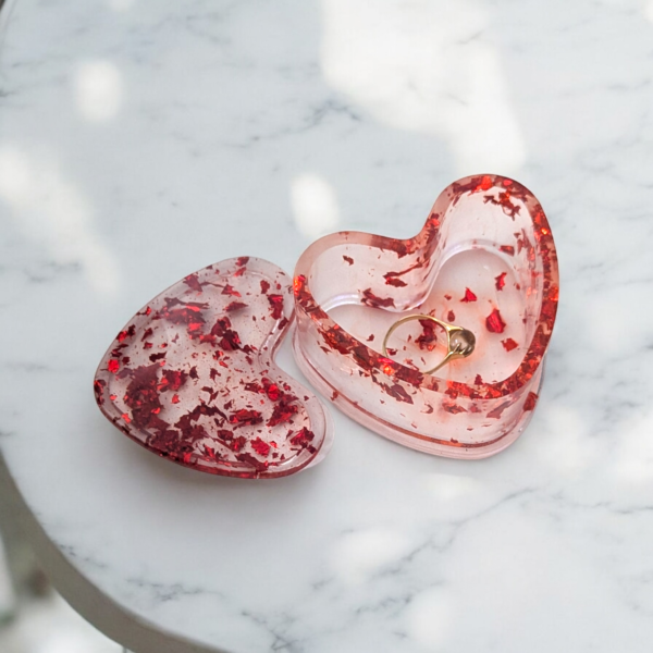 Boite à Bijoux Cœur avec Pétales Rouge et feuille d'or – Image 2