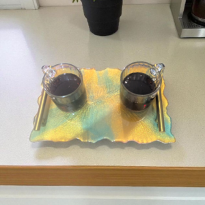 Plateau “Lueur irisée” en résine époxy – Création artisanale